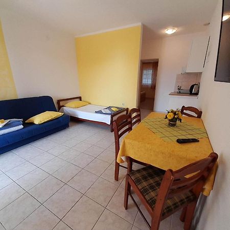 Apartments With A Parking Space Gradac, Makarska - 11332 Gradac  Zimmer foto